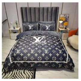 New Louis Vuitton Bed Sheet Cover Set King Size Black,White in Ajmanshop