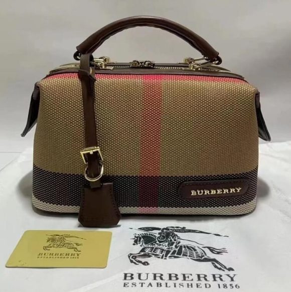 Burberry Women Clutch Handbag with Brand Logo in AjmanShop